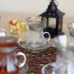 GRAVÜR DESENLİ KULPLU ÇAY SETİ - GÜMÜŞ