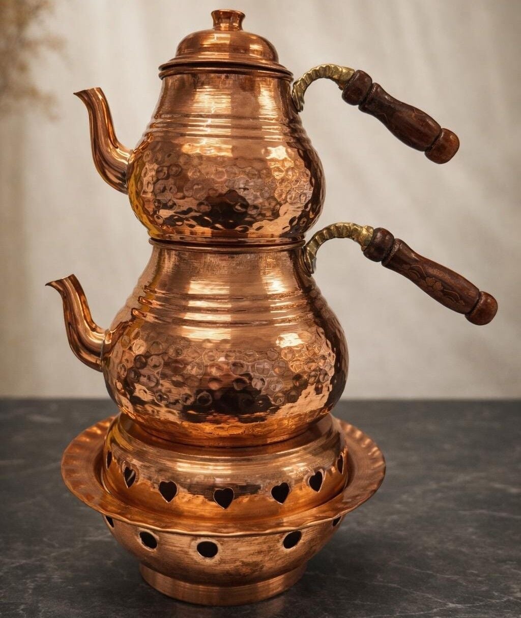 BÜYÜK BOY BAKIR SEMAVER – GELENEKSEL ÇAY KEYFİ VE ŞIK TASARIM