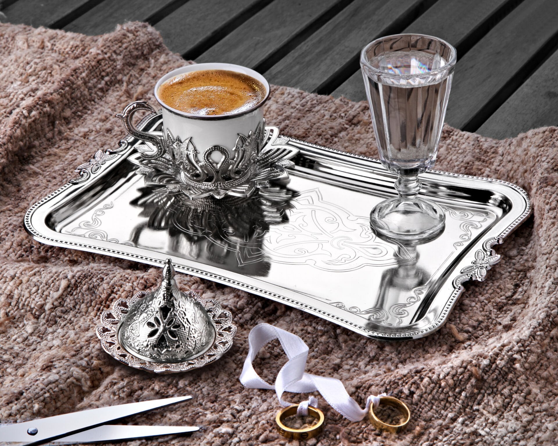 GÜMÜŞ RENK İŞLEMELİ DAMAT KAHVESİ SETİ